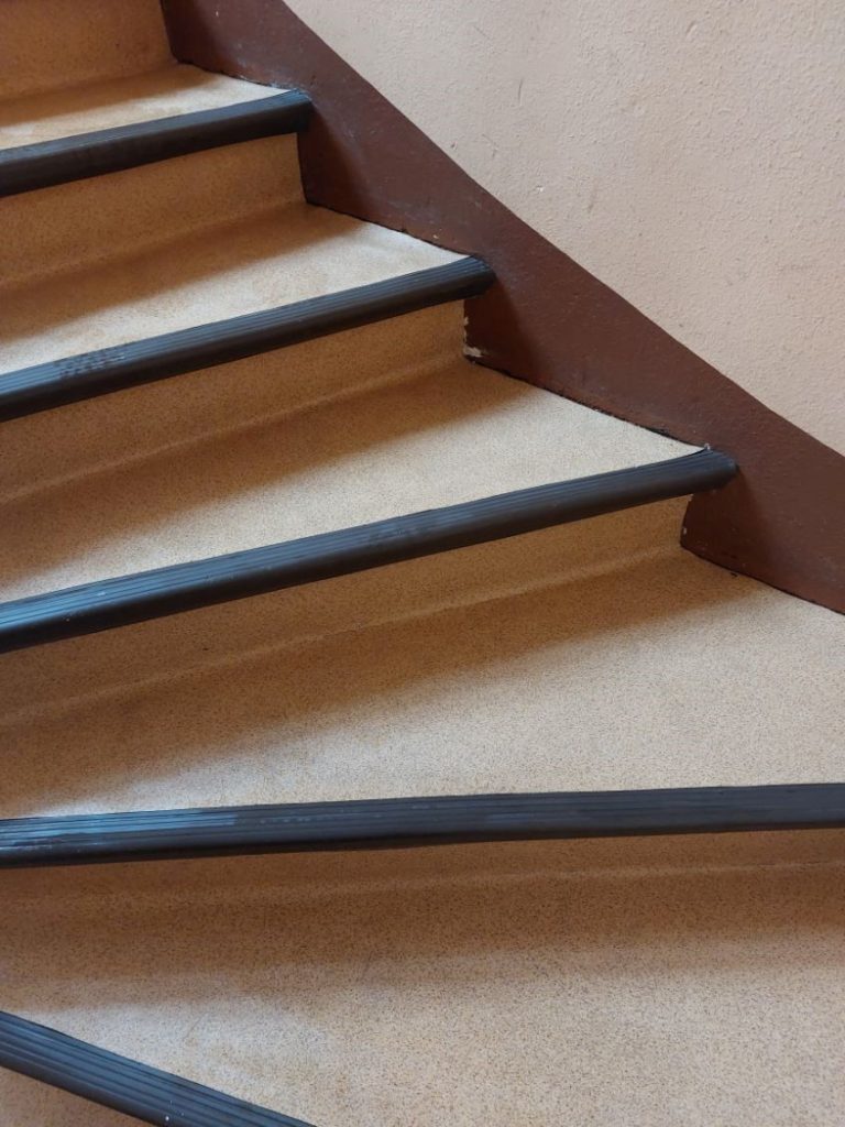 PVC Escalier ancien Revêtement Nettoyage et Protection Métalisation