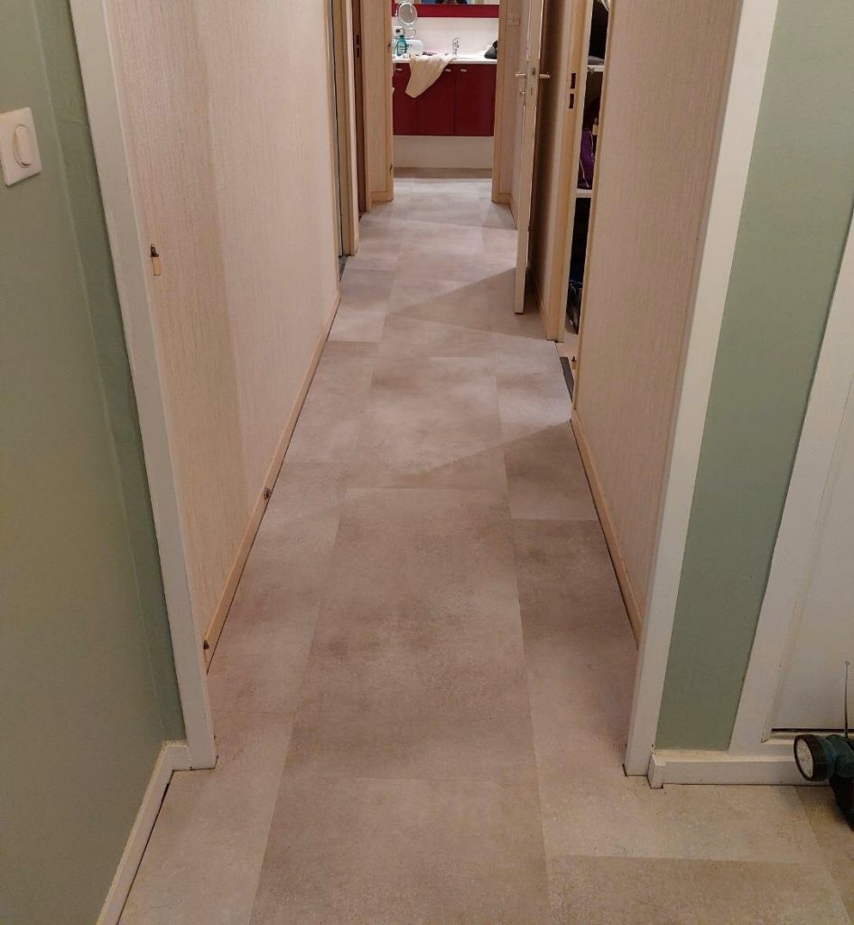 PVC Pose d'un revêtement PVC en Dalle non collé