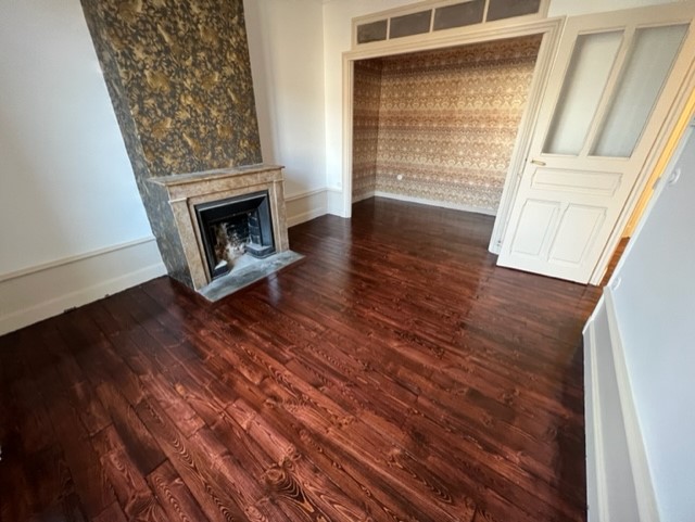 Parquet Teinte appliquée AVEC finition vitrifiée